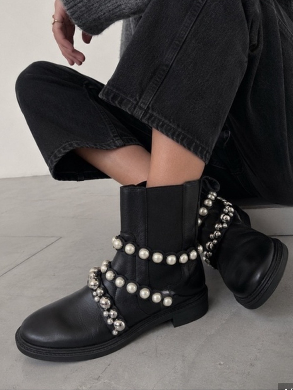 Zara Black Pearl Studded Chelsea Ankle Boots Size 39 8.5 Biker Moto
